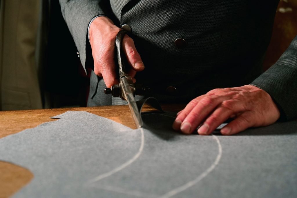 custom tailored suit measurement and fitting process